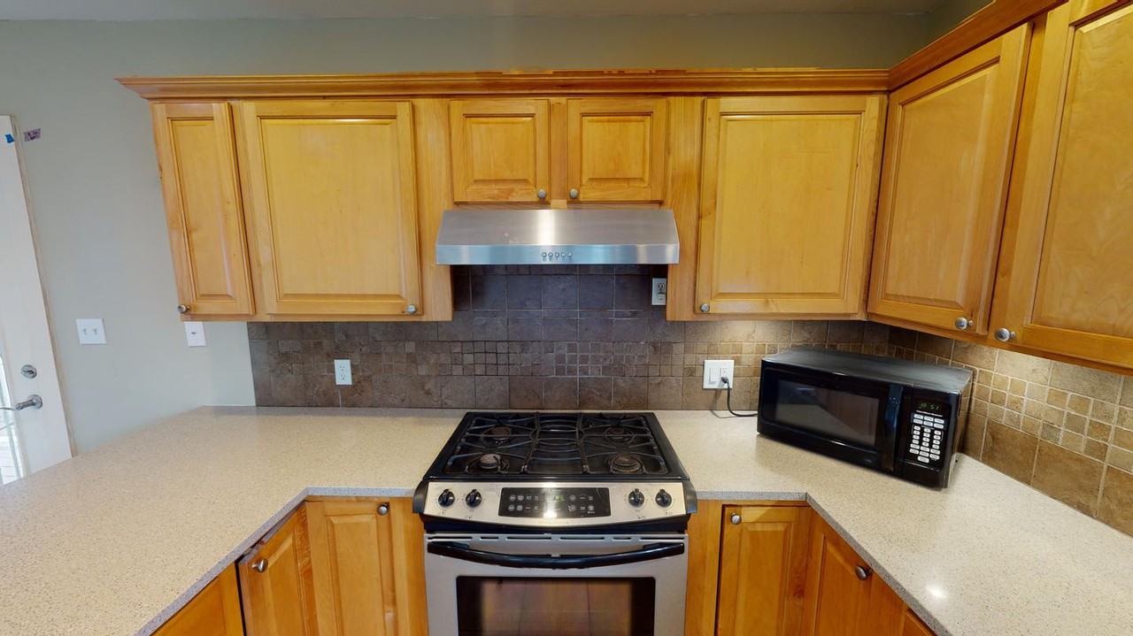 Stylish Beacon Hill duplex near 1 Line Stop with big yard - Photo 6 of 23