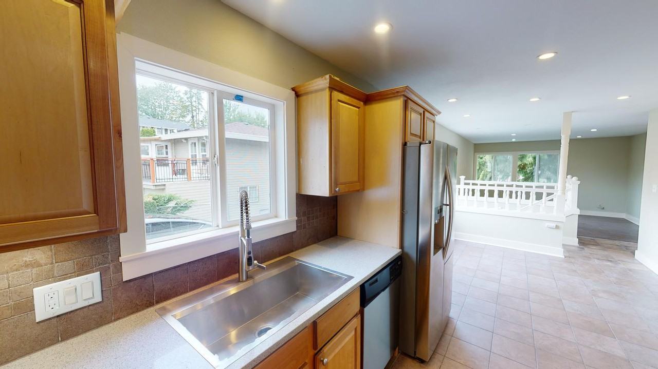 Stylish Beacon Hill duplex near 1 Line Stop with big yard - Photo 7 of 23