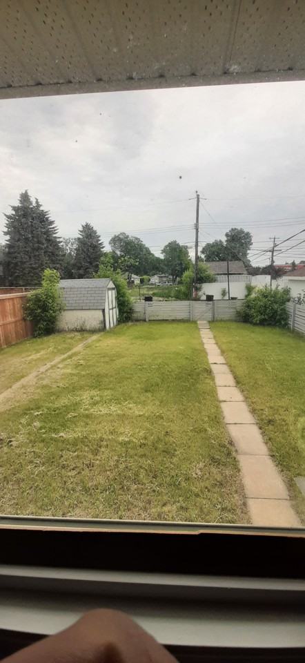 11811 40 Street Northwest - Photo 3 of 15