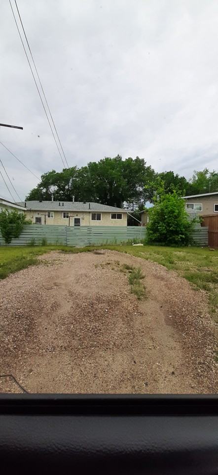 11811 40 Street Northwest - Photo 2 of 15