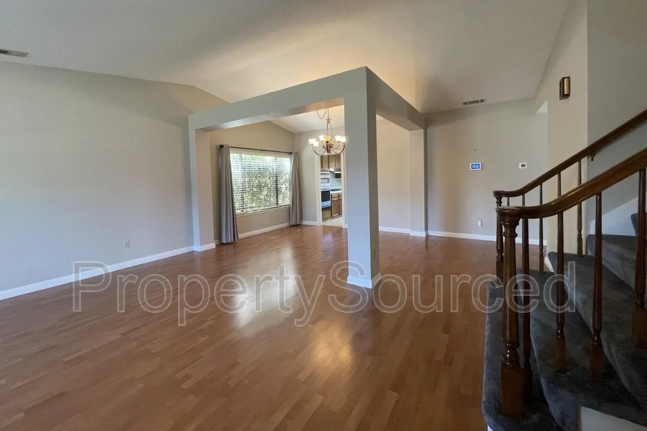 1525 Daniels St - Photo 2 of 33