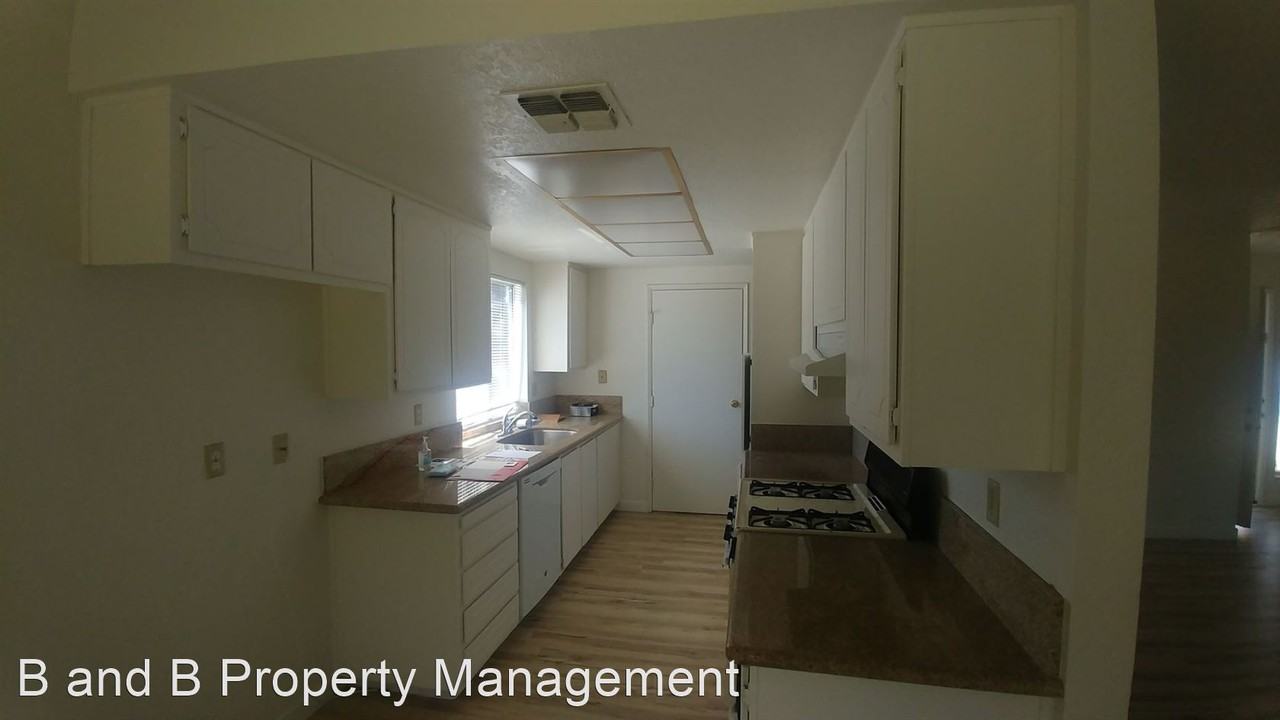 3207 Kathy Way - Photo 3 of 9