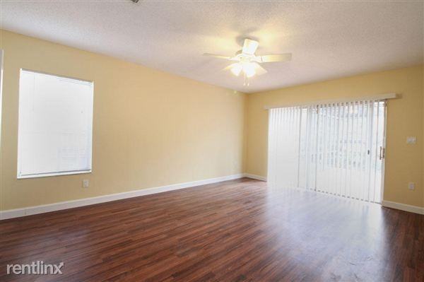 864 NE 205th Terrace - Photo 3 of 10