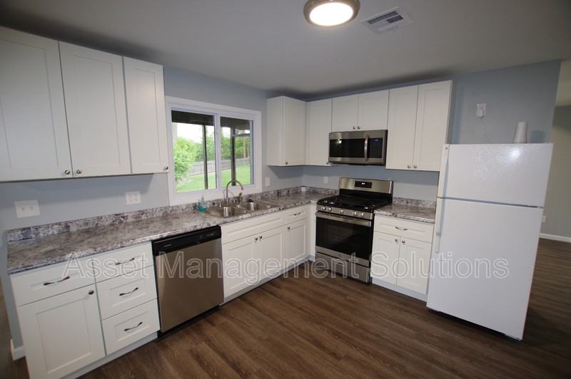 3125 Stafford Ln - Photo 3 of 25