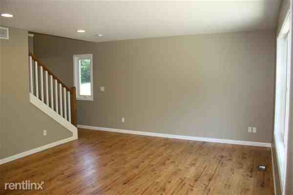 920 Sadie Ct - Photo 2 of 9