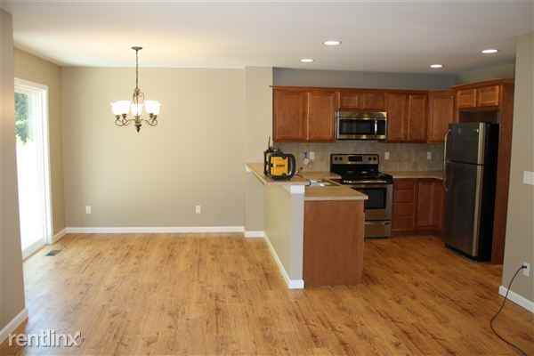 918 Sadie Ct - Photo 2 of 9