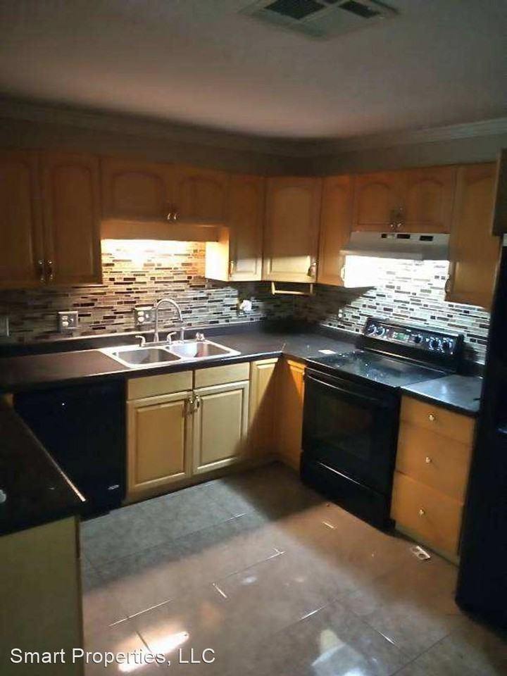 719 Wanamaker Ave - Photo 2 of 8