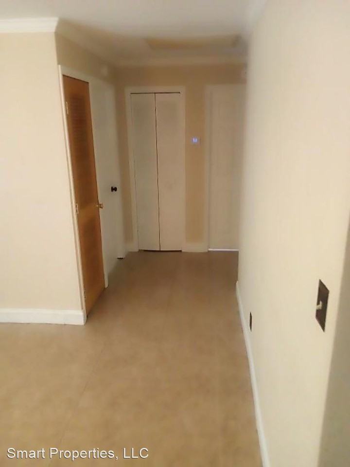 719 Wanamaker Ave - Photo 3 of 8