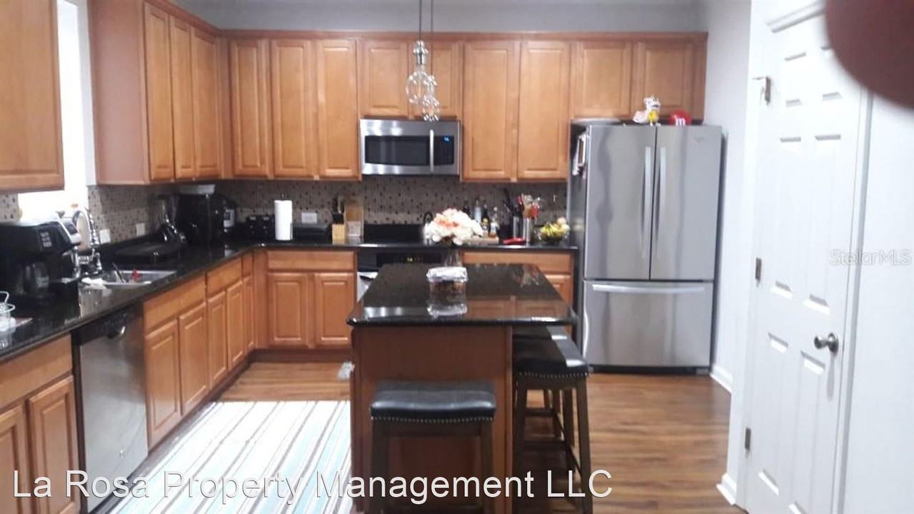 1111 Oscar Sq - Photo 2 of 10