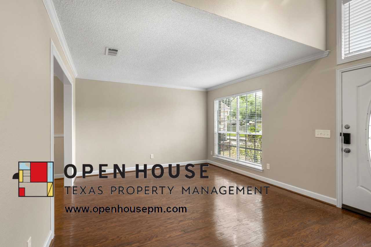1014 Cheyenne Meadows Dr - Photo 2 of 9