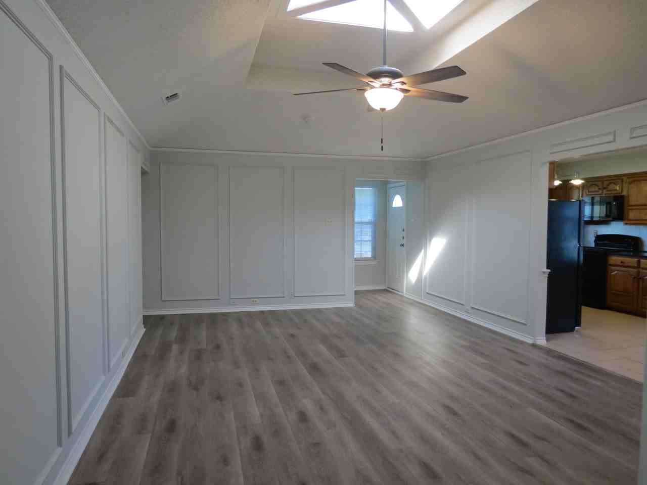 308 Floyd St - Photo 2 of 21