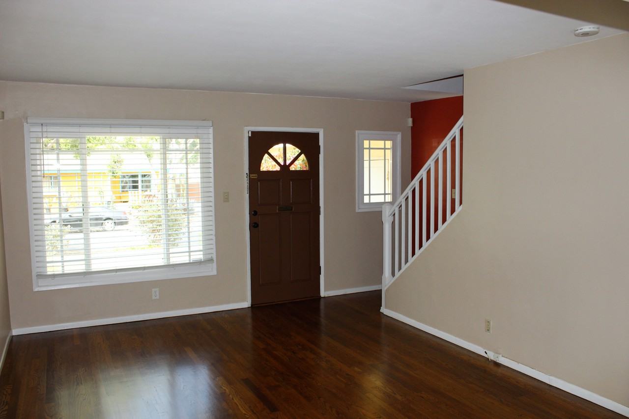 3137 Strathmore Dr - Photo 6 of 35