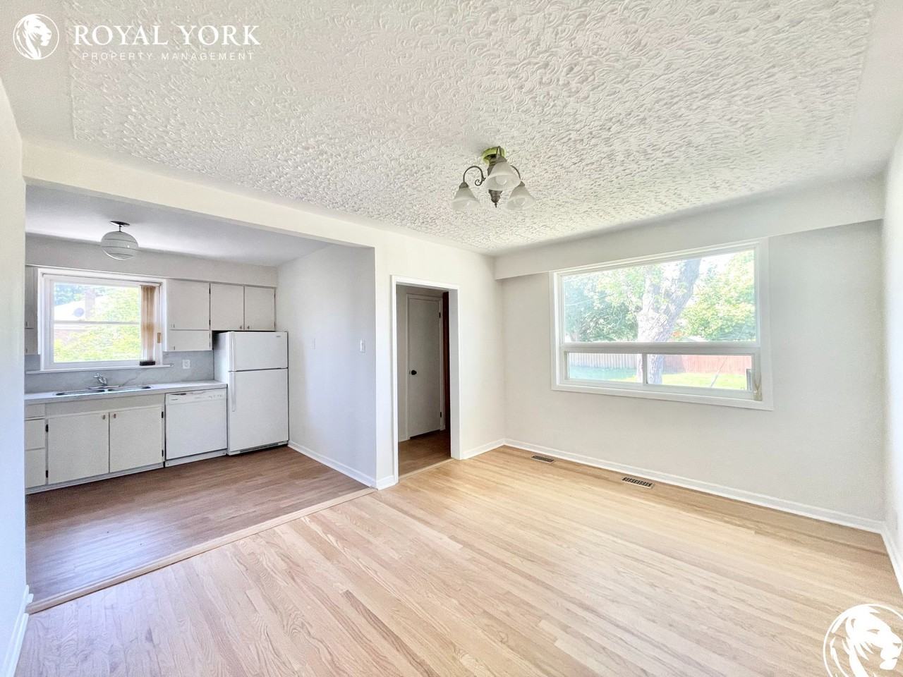 150 Prince Charles Dr - Photo 2 of 35