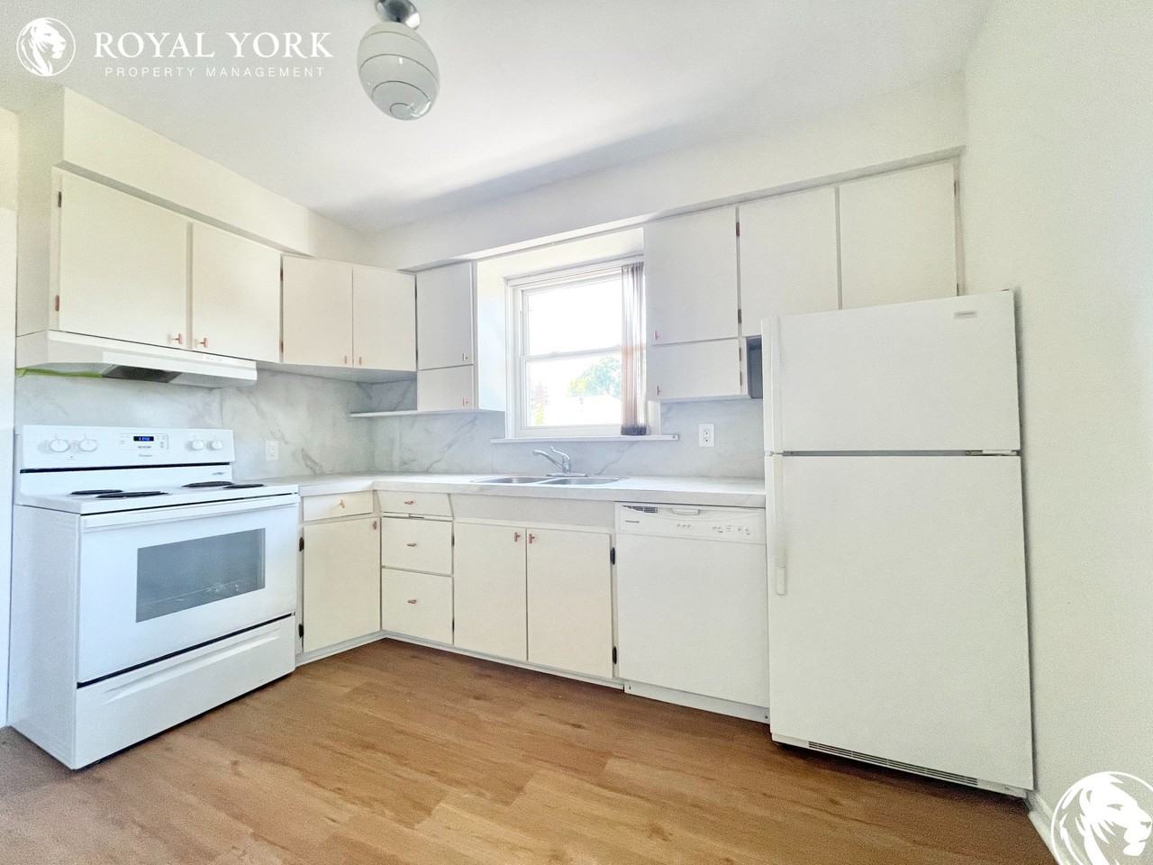 150 Prince Charles Dr - Photo 3 of 35