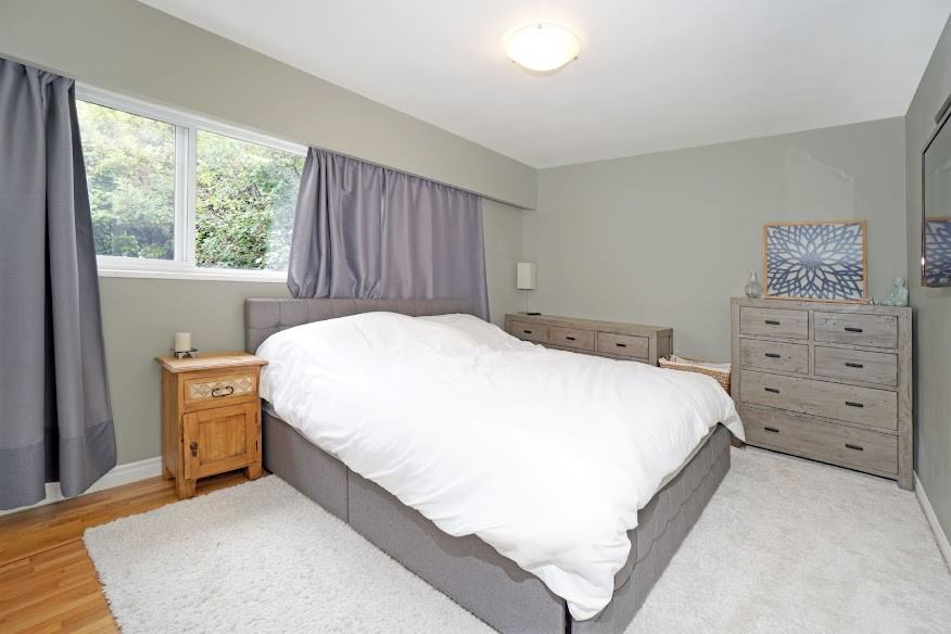 549 West Queens Road - Photo 2 of 16