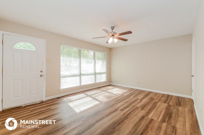 1701 Grafton Dr - Photo 3 of 12