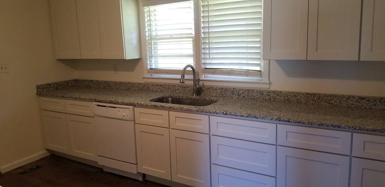 1620 Riverside Dr #1 - Photo 4 of 33