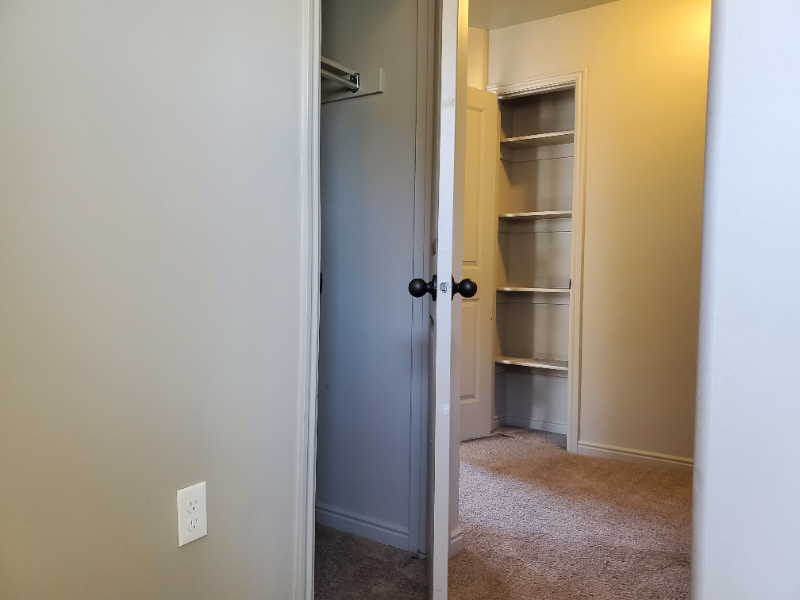 196 Aparicio Dr - Photo 6 of 8