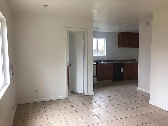 918 1/2 Santa Fe Ave - Photo 2 of 7