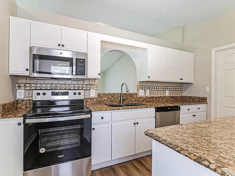 1108 Jayhil Dr - Photo 2 of 11