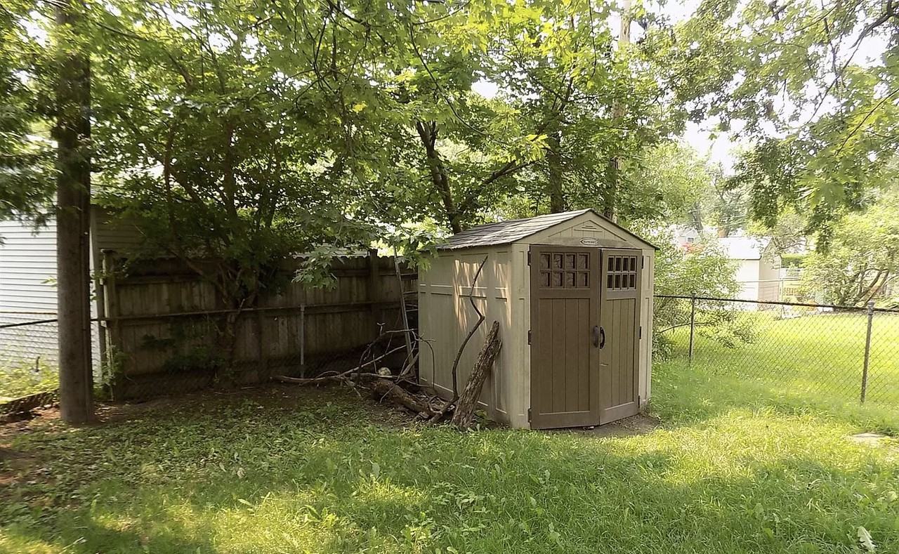 1139 W Elmwood Ave - Photo 2 of 13