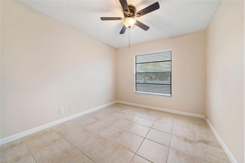 703 Stonewood Ct #16C - Photo 3 of 22