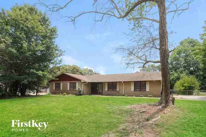 2283 Country Club Dr Se - Photo 2 of 15