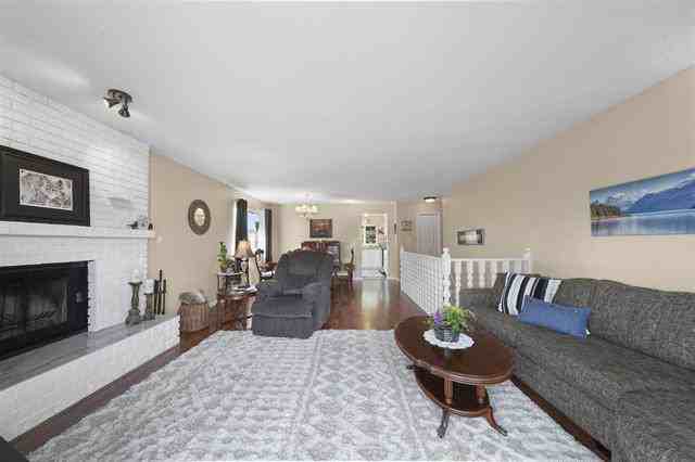 20445 Thorne Avenue - Photo 2 of 15