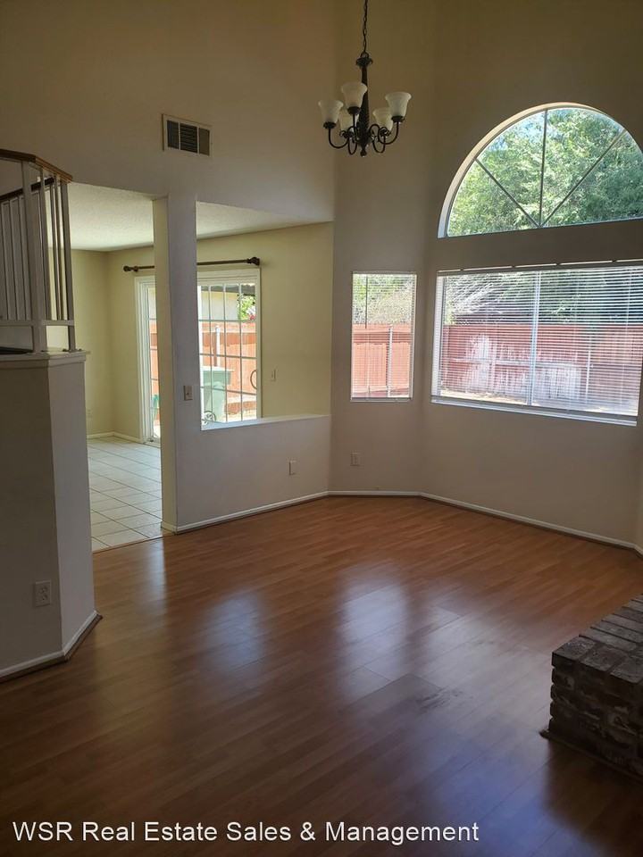 2727 Salem Ct - Photo 3 of 25