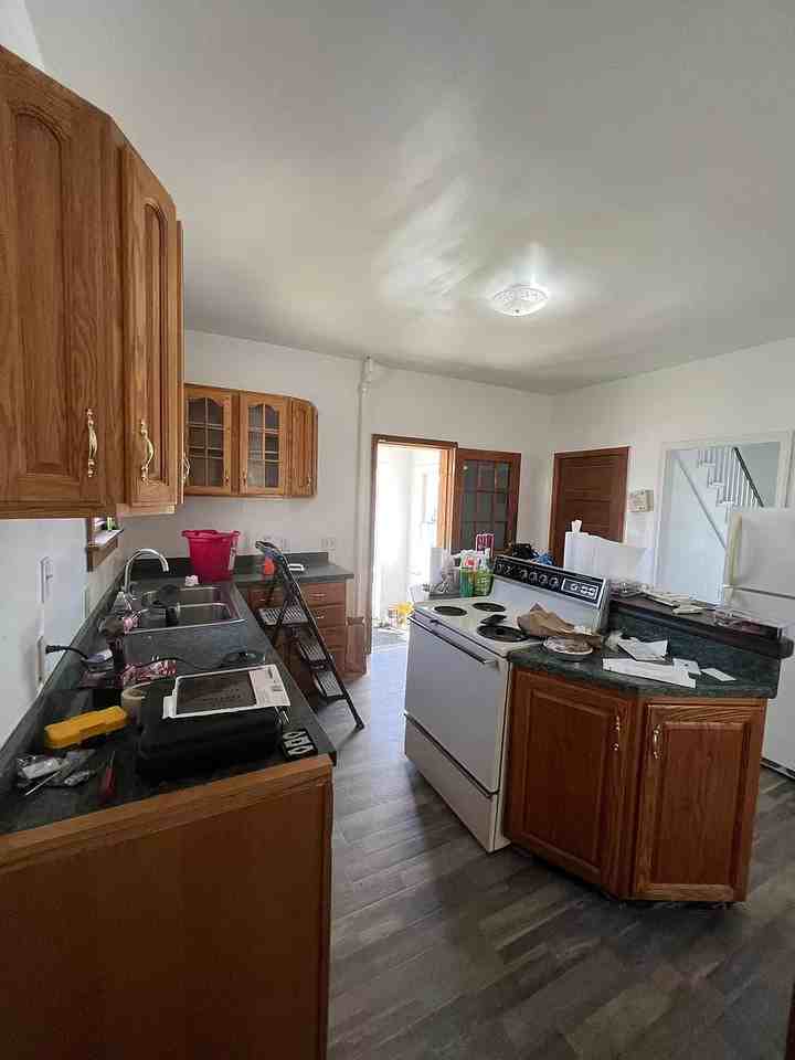 290 N Elm St - Photo 3 of 12