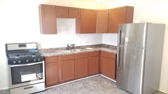 318 Gaywood Dr - Photo 3 of 10