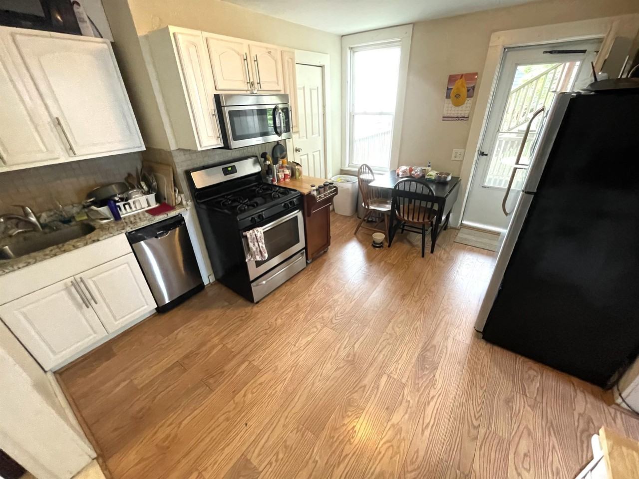 367 Maverick St #2 - Photo 5 of 7