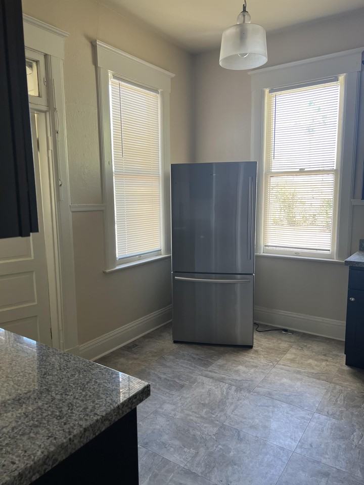 704 E University Blvd #1 - Photo 6 of 10