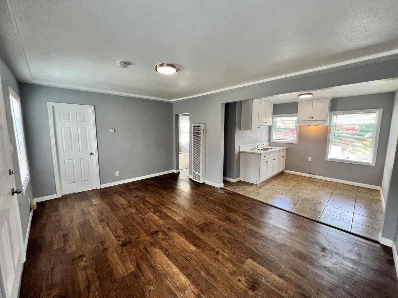10957 California Avenue - Photo 3 of 6