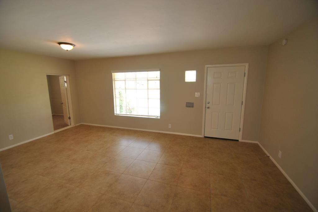 3901 E Coronado Rd - Photo 3 of 10