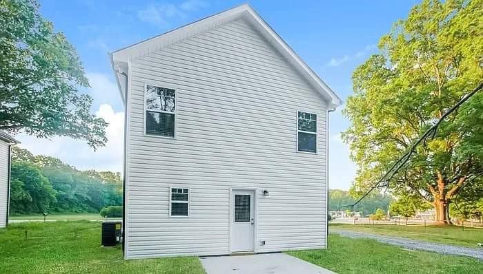214 Parkway Avenue Northwest - Photo 2 of 6