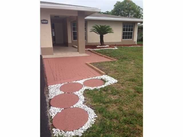 8116 NW 74th Terrace - Photo 3 of 7