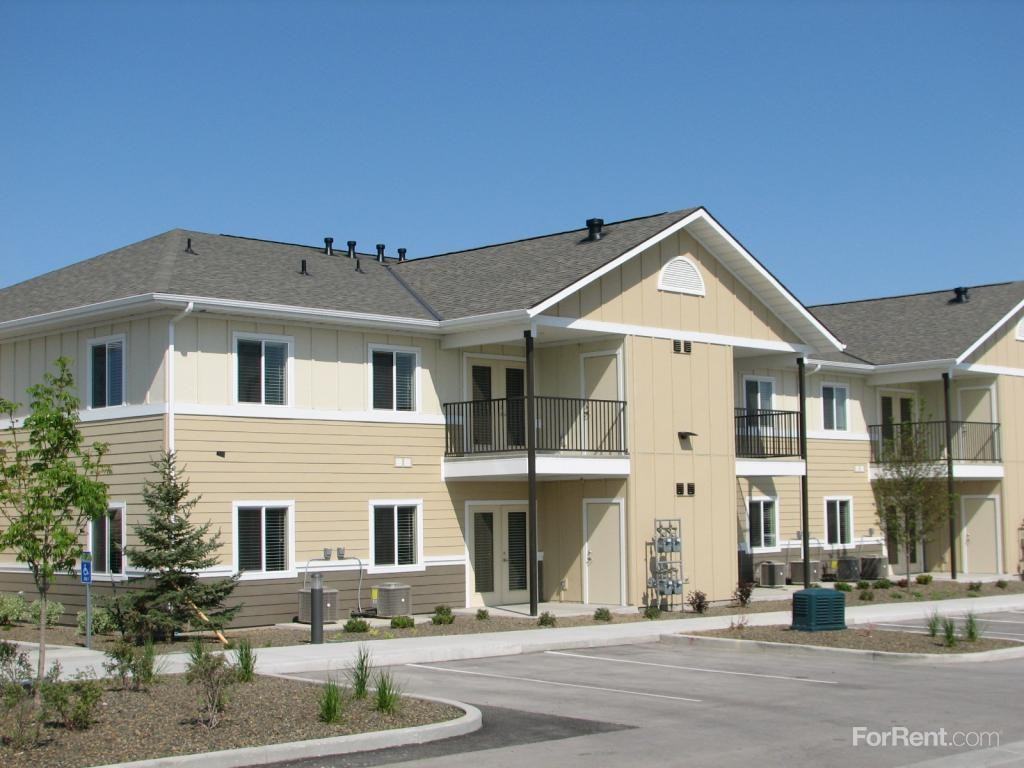 Valencia Senior - Photo 2 of 3