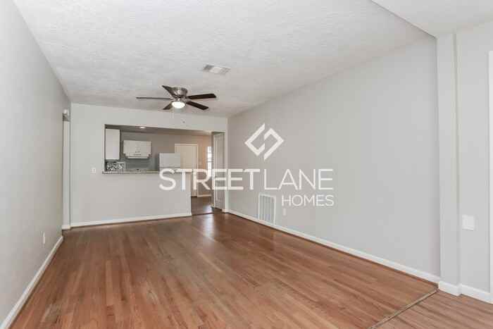 2112 Dewberry Ln - Photo 3 of 15
