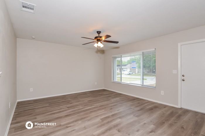 6947 Roslyn Ct - Photo 3 of 16