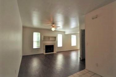 1002 N Molly Ct #1002 - Photo 2 of 17