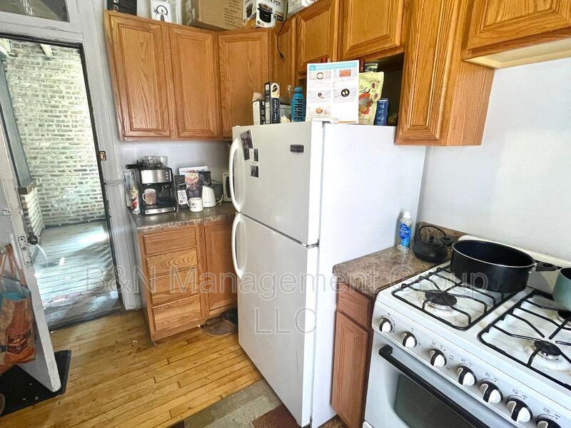 914 W Oakdale Ave #1W - Photo 2 of 12