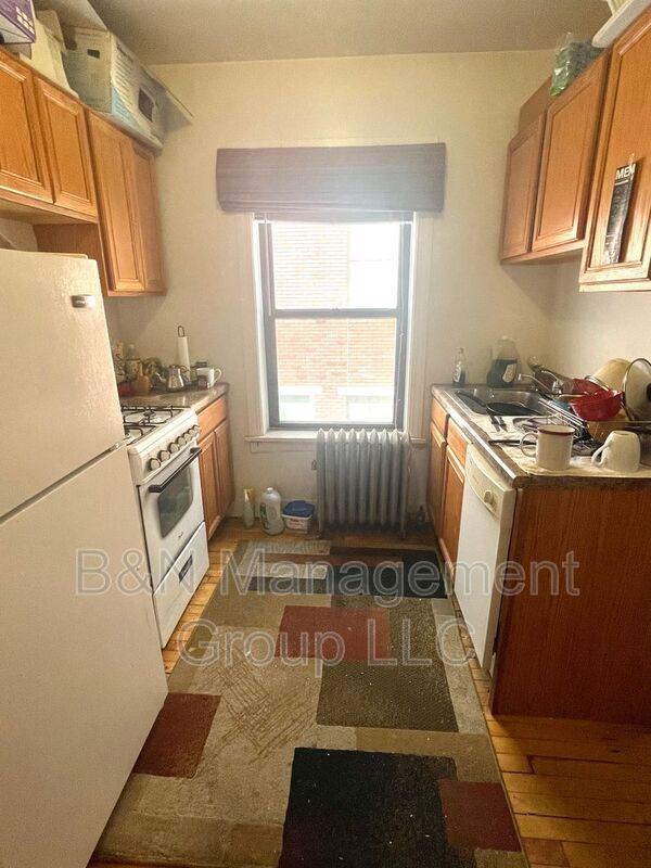914 W Oakdale Ave #1W - Photo 3 of 12