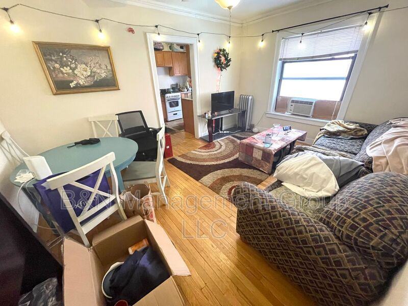 914 W Oakdale Ave #1W - Photo 4 of 12