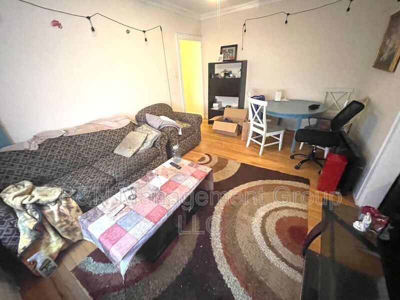 914 W Oakdale Ave #1W - Photo 5 of 12
