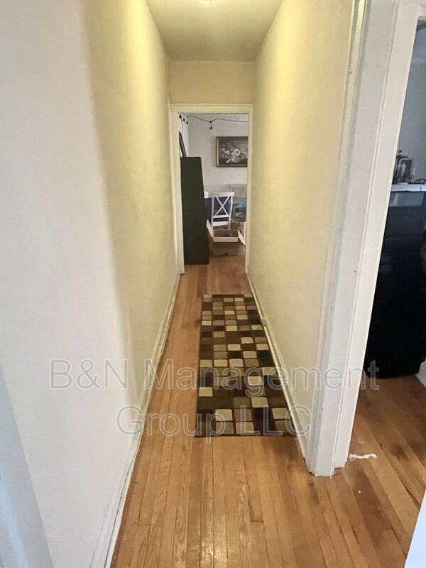 914 W Oakdale Ave #1W - Photo 6 of 12