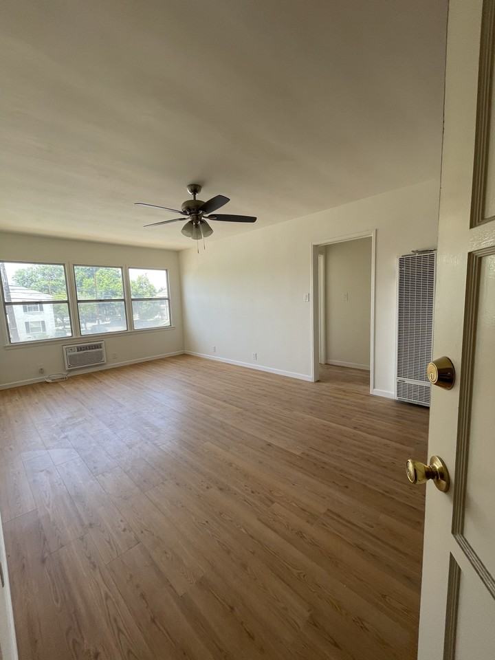 1500 West Alameda Avenue - 1500 1/2 #1500-1-2 - Photo 2 of 8