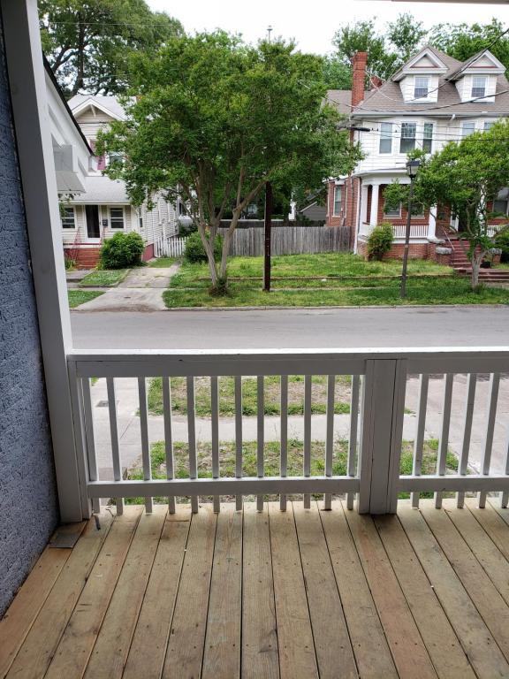 529 W 37th St - Photo 3 of 50