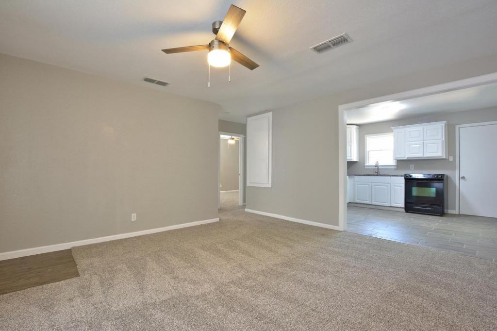 4509 45th St - Photo 3 of 16