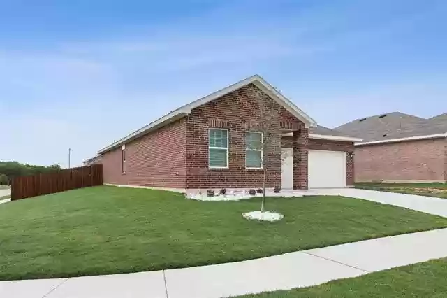 5301 Northfield Dr - Photo 2 of 16